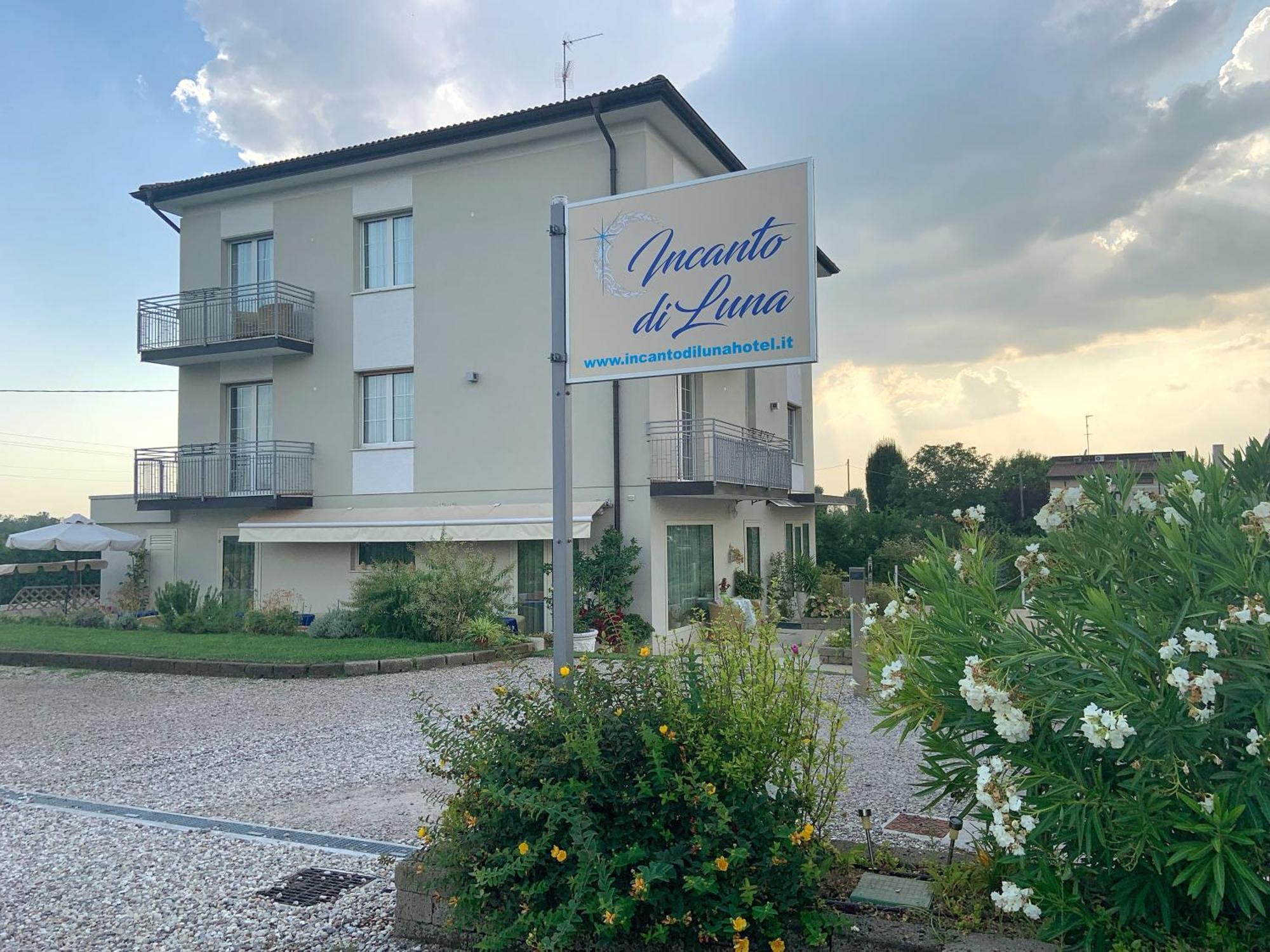 Incanto Di Luna Hotel Sirmione Exterior photo